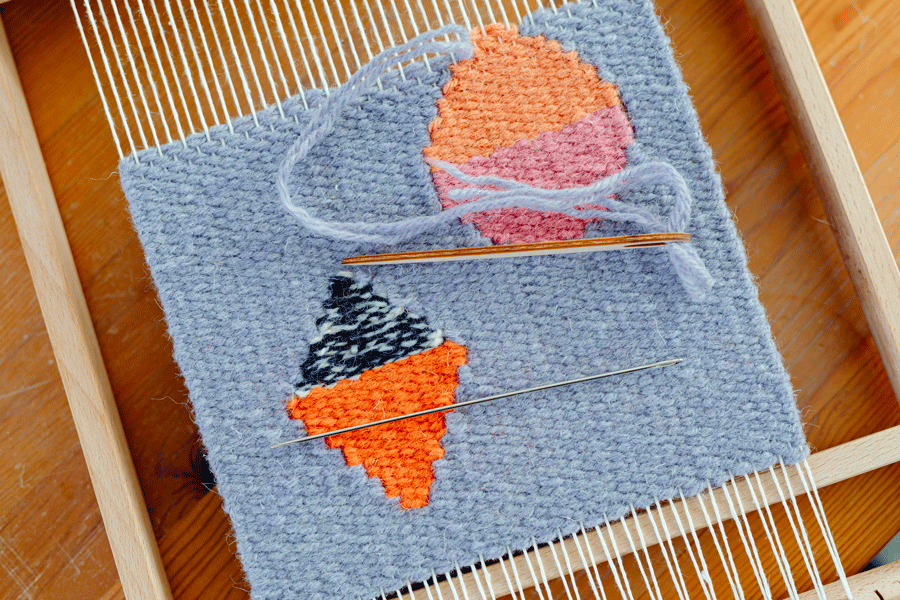Premier projet punch needle débutant avec motif simple en laine colorée