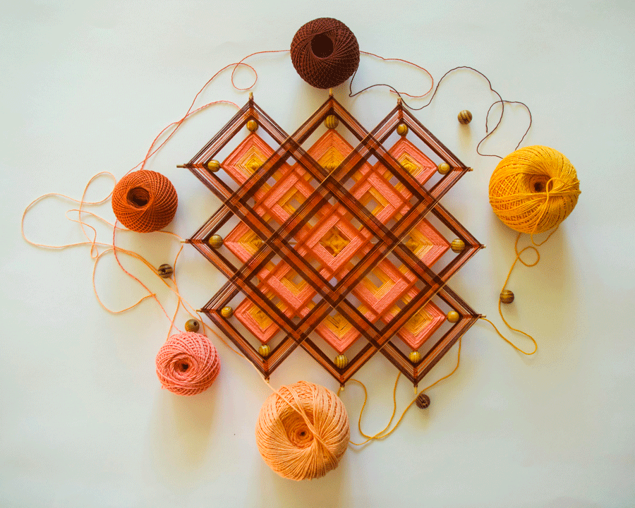Guide débutant de String Art avec fil tendu sur clous et support en bois